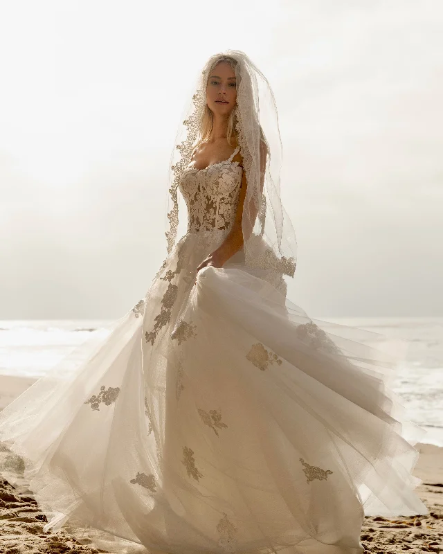 BELLE GOWN Elegant evening unclassified dresses